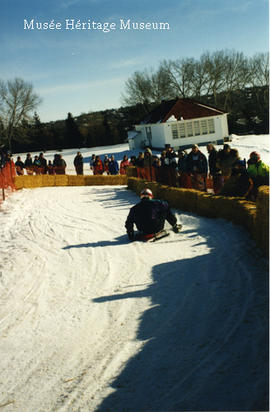 Luger on course from behind