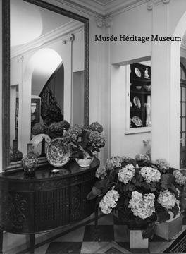 Interior of La Hutte - Furniture at entranceway